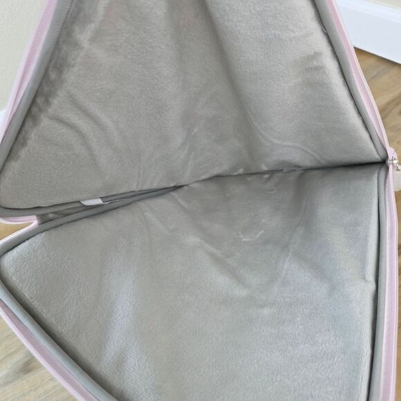 ☔️?⏭️NWOT Pink Quilted Puffer Large Laptop Sleeve